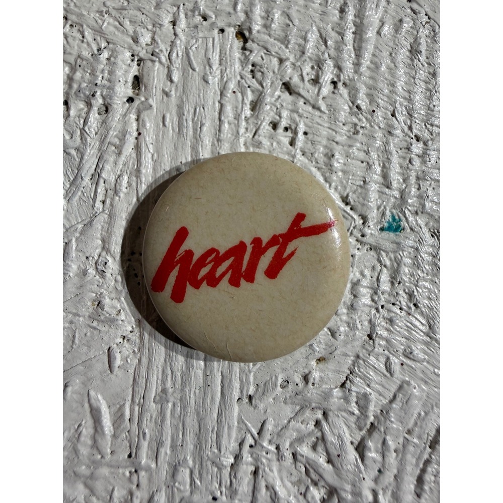 Vintage Heart Band Pin OS Cream Red Metal Badge‎ READ